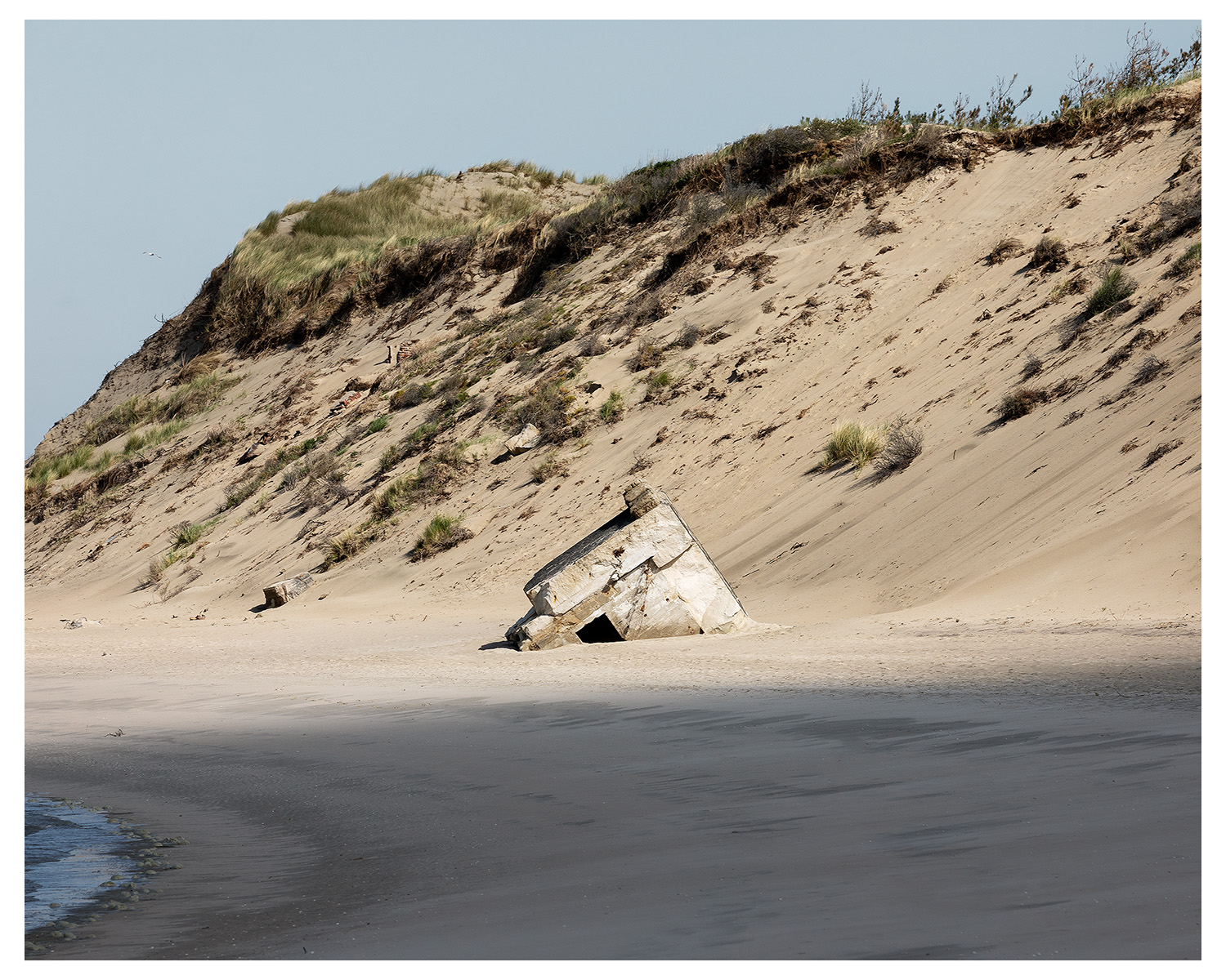 Photographie d'architecture, Lille, Cayeux-sur-Mer, Hauts-de-France. Blockhaus, plage ©Thomas Karges