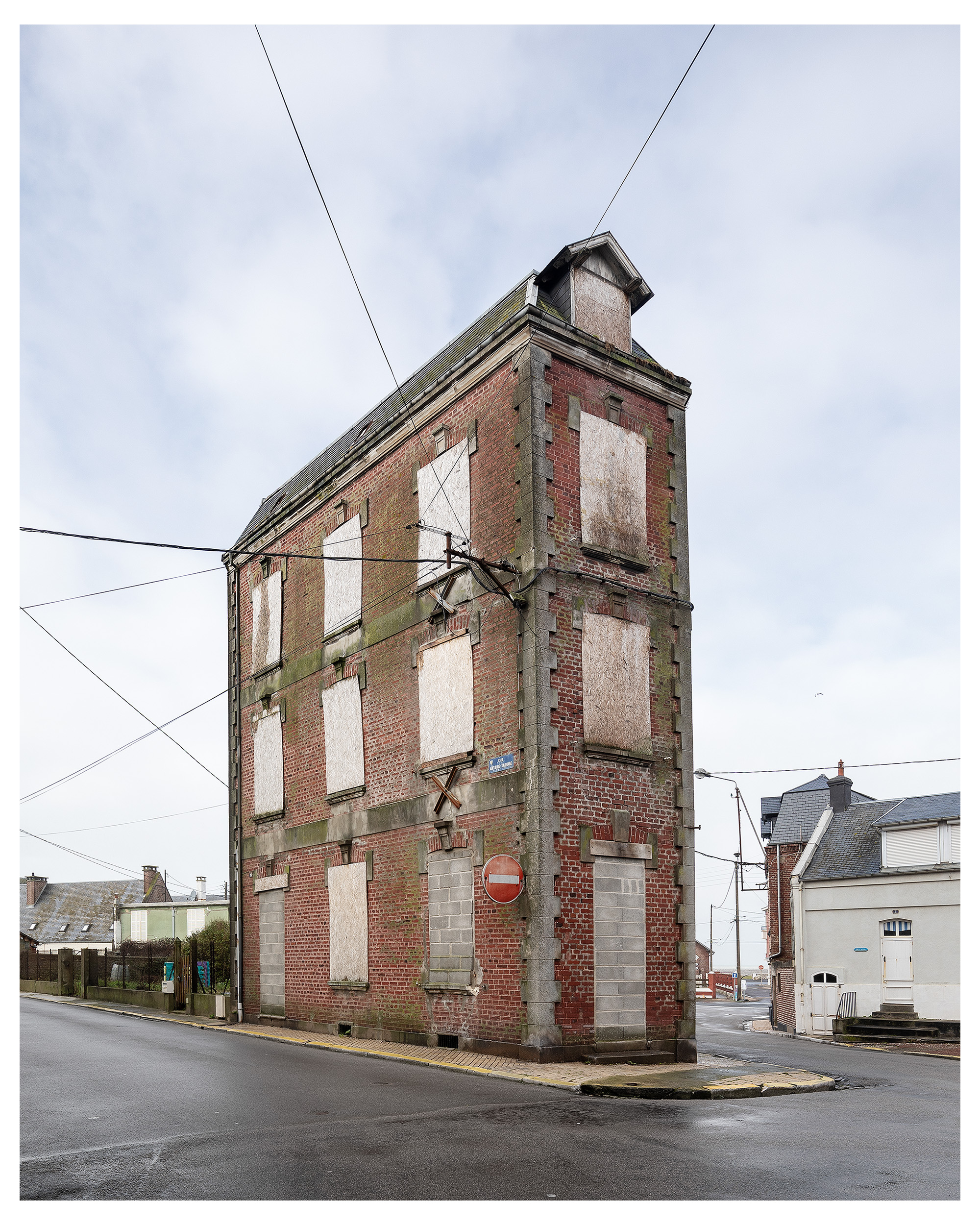 Photographie d'architecture et de patrimoine, Lille, Nord, Hauts-de-France. Immeuble d'habitation à Cayeux-sur-Mer ©Thomas Karges