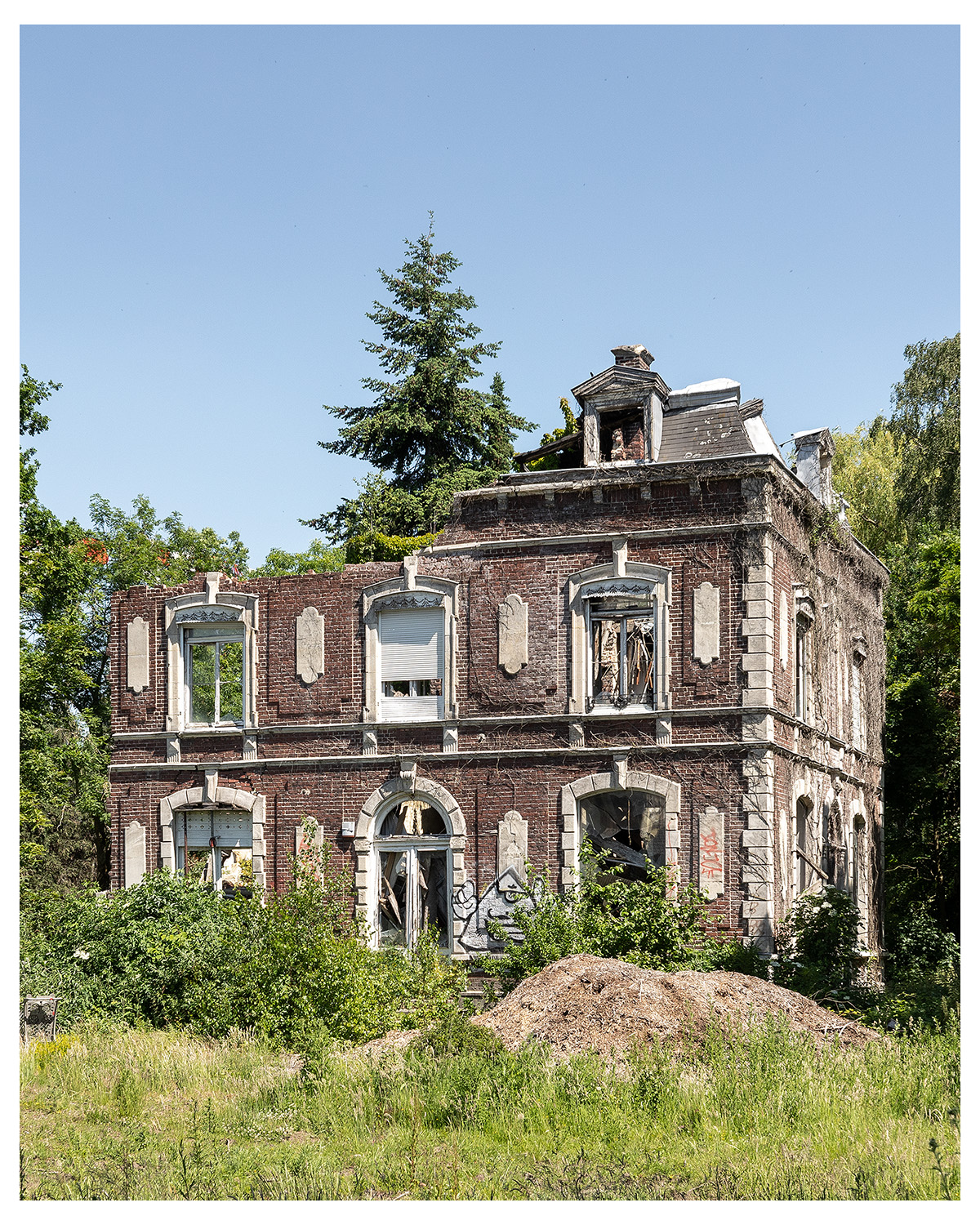 Photographie d'architecture et de patrimoine, Lille, Nord, Hauts-de-France. Ancien villa à Croix, détruite par un incendie ©Thomas Karges