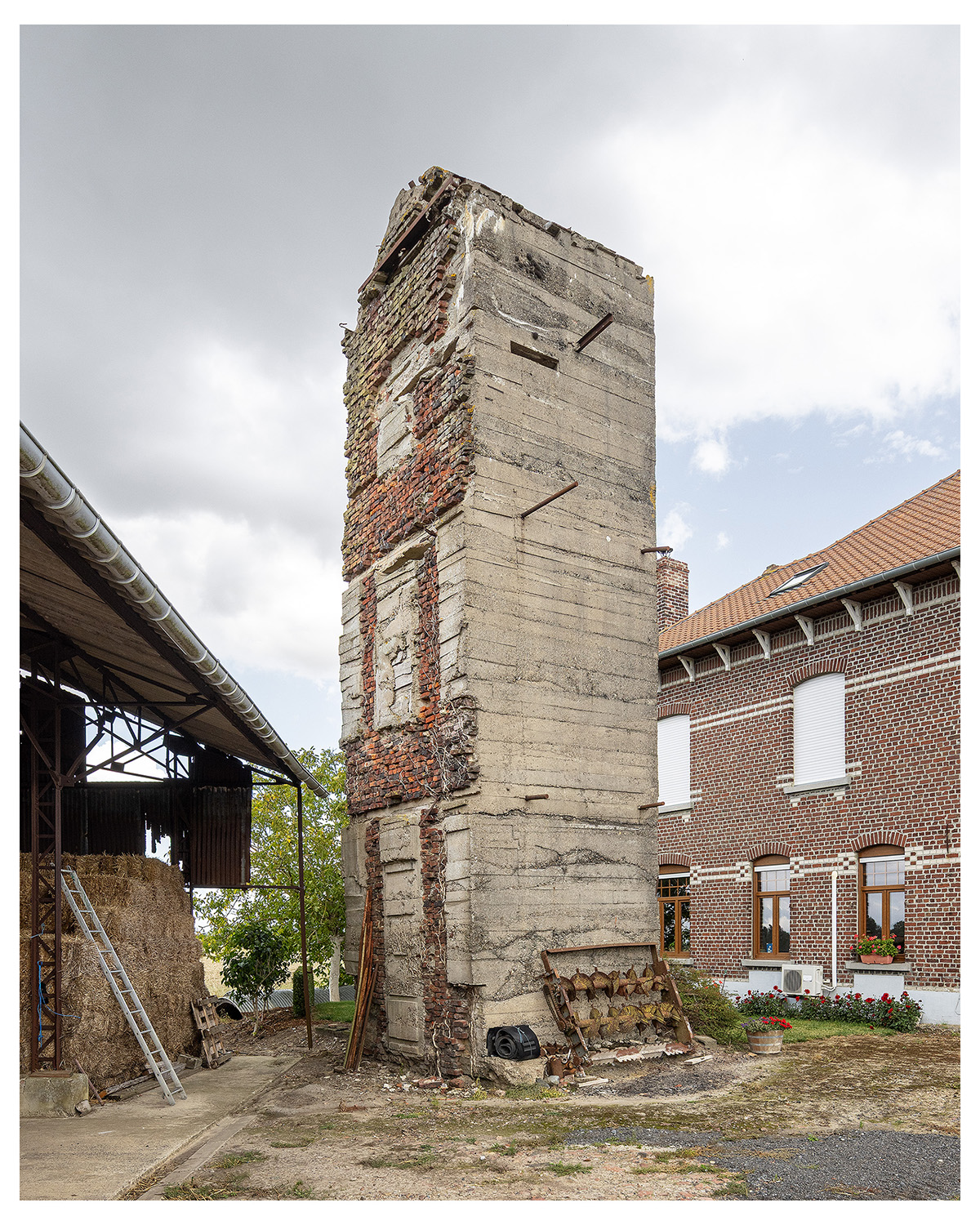 Photographie d'architecture et de patrimoine, Lille, Nord, Hauts-de-France. Tour d'observation Blockhaus à Frelinghien ©Thomas Karges